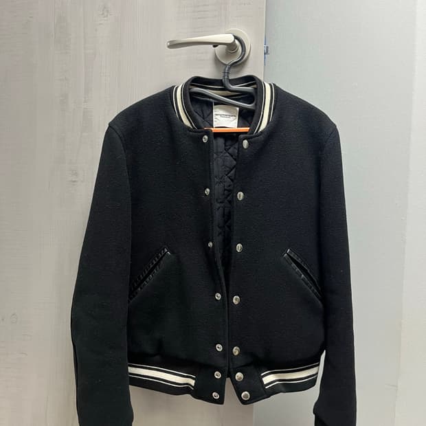 18aw 솔로이스트 바시티