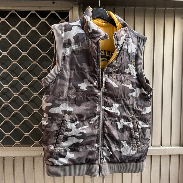 GUESS reversible camo yellow vest