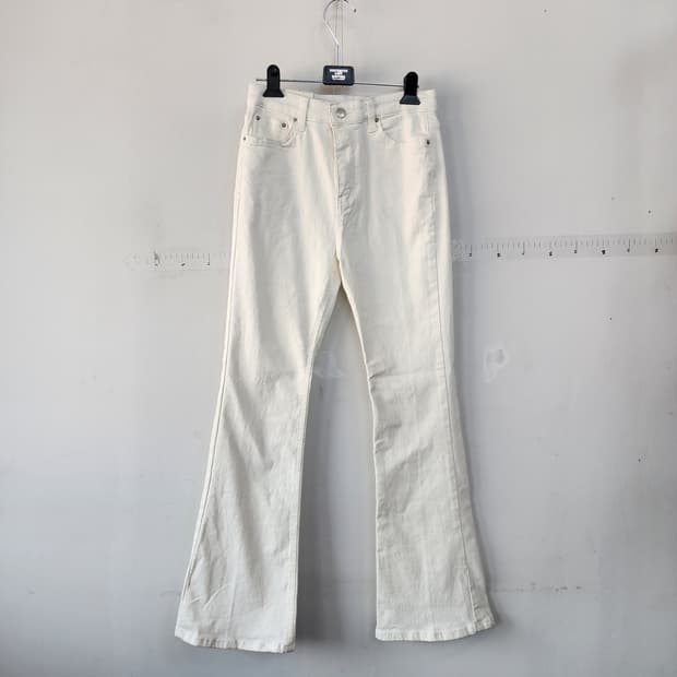 미스진 아이보리 부츠컷 청바지