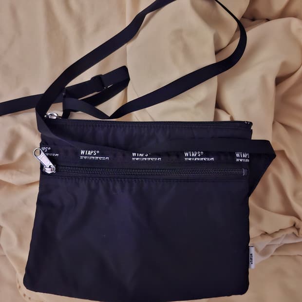 더블탭스 숄더백