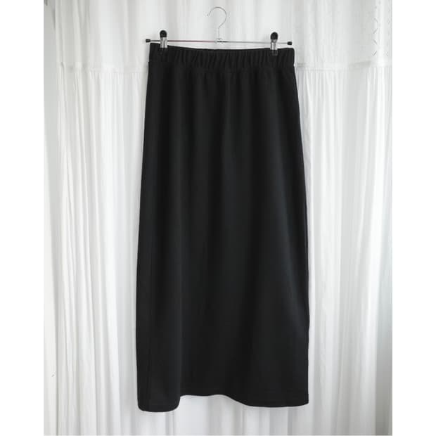 Long black basic skirt