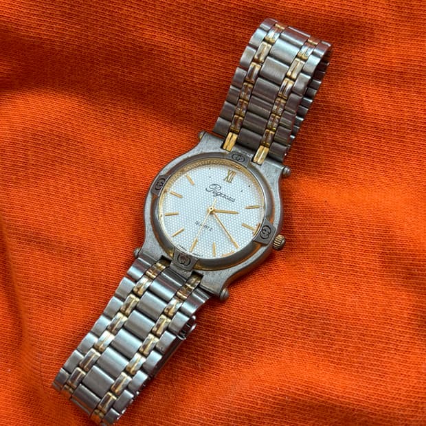 vintage pegasus quartz metal watch