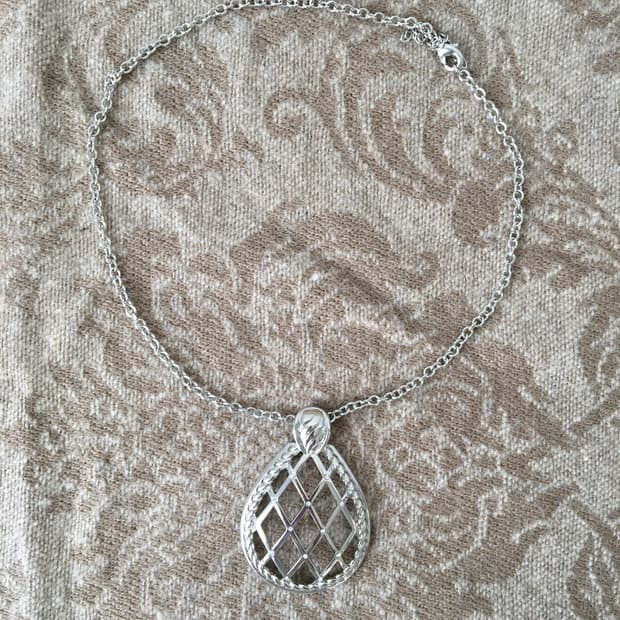 pendent necklace