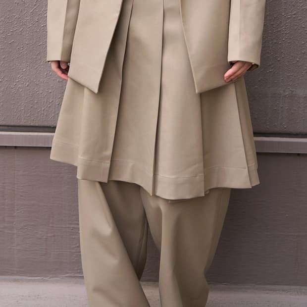 악토브헤 시티 플리츠 스커트