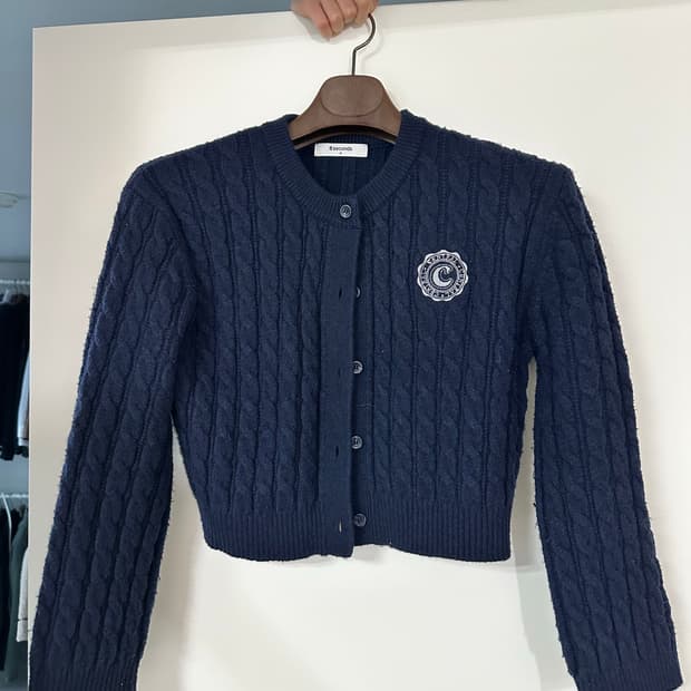 에잇세컨즈 자수 케이블 카디건 네이비 M