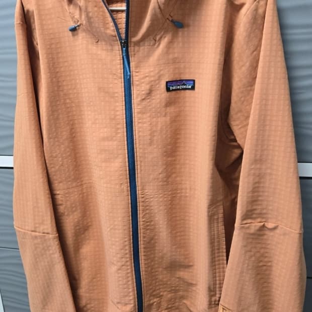 파타고니아 R1 테크페이스 집업후디 맨 미듐