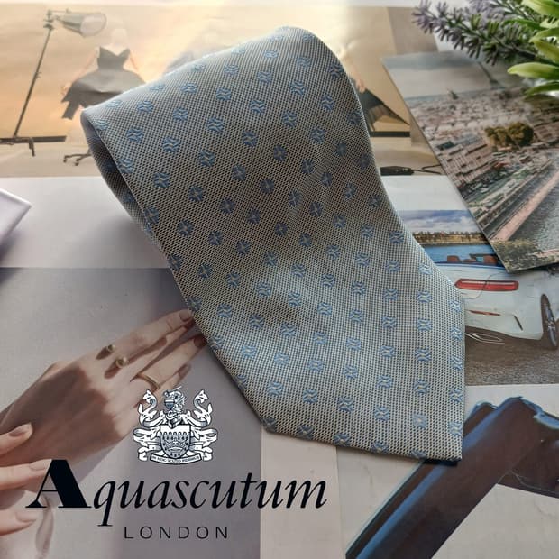 아쿠아스큐텀 실크 베이지&블루 패턴 넥타이 9.5cm A등급 A18643