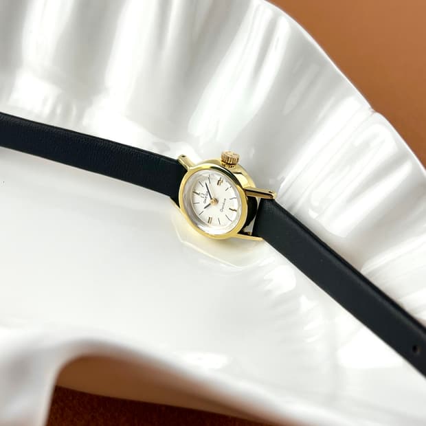 OMEGA Lady mini round gold watch