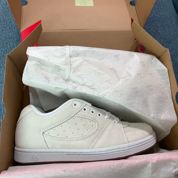 Es accel og 화이트 260