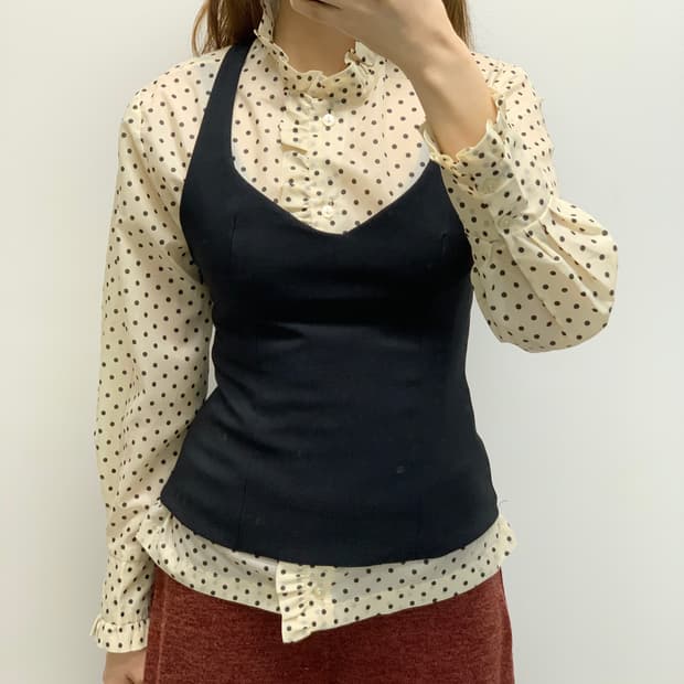 도트 프릴 블라우스