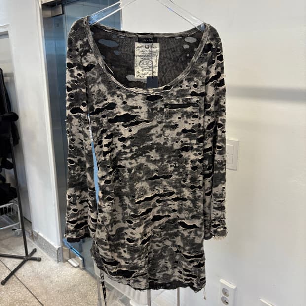 Janiss distressed shirring sleeve