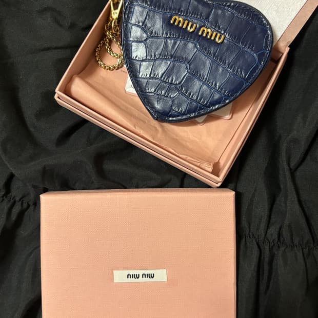 MiuMiu 하트 지갑 