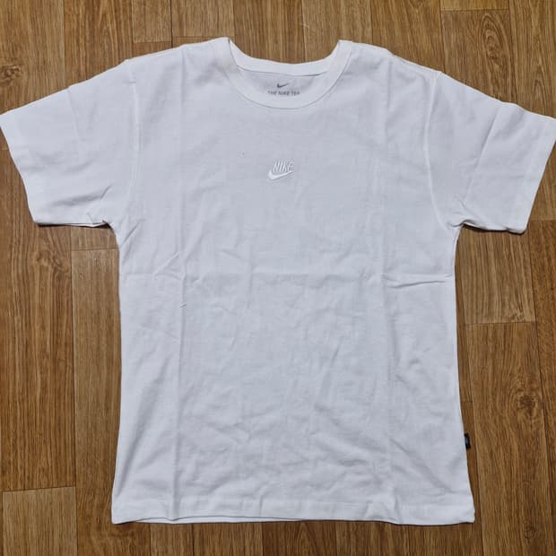 나이키 에센셜 반팔 티셔츠