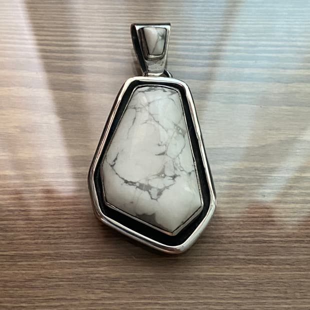 나바호 인디언주얼리 네이티브 아메리칸 화이트 버팔로 터키석 펜던트 판매.