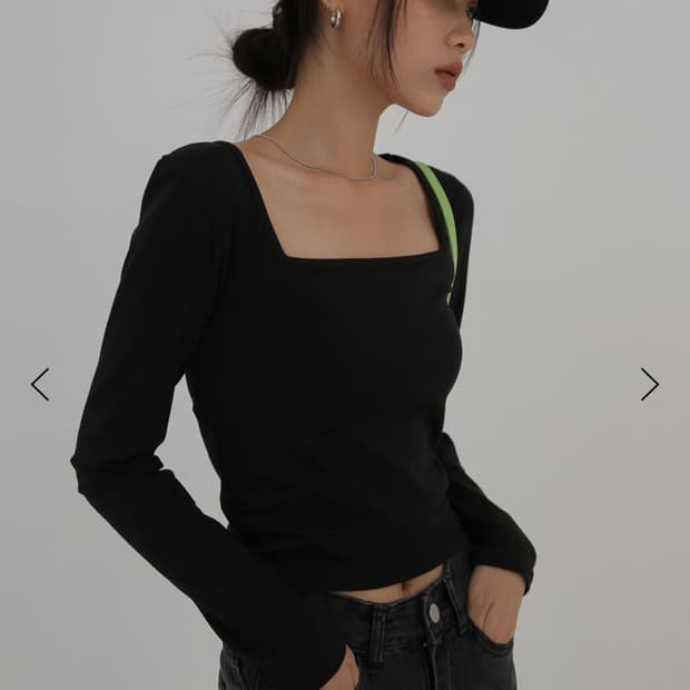 블랙업 레빌리 스퀘어넥 티셔츠 블랙