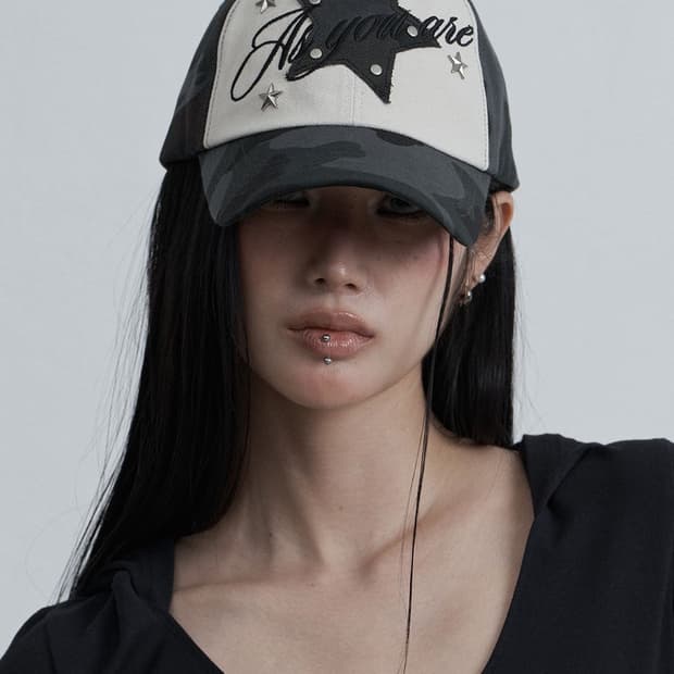 애즈유아 스타 레터링 스터드 볼캡 카모