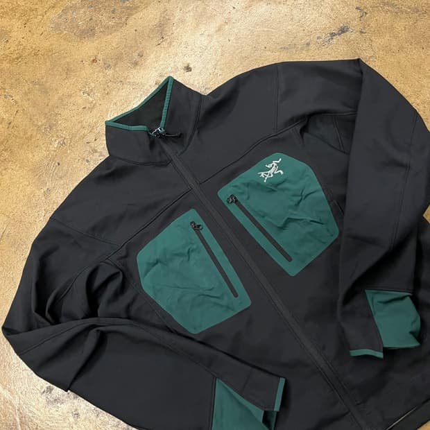 [정품/S] 아크테릭스 블랙 그린 소프트쉘 자켓 b17