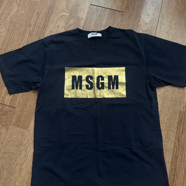 MSGM 엠에스지엠 금장로고 티셔츠 팝니다