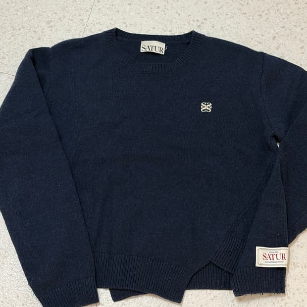 SATUR세터 여성 트임 니트 1회 시착만