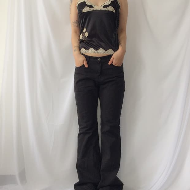 Lace trimming sleeveless