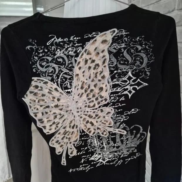 나비패치 롱슬리브T