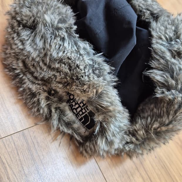 노스페이스 Summit Series 털모자입니다
- 사이즈는 M입니다
-