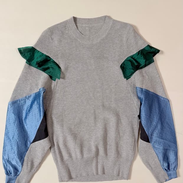 사카이sacai 러플 패널 크루넥풀오버 맨투맨니트 정가 899,000원