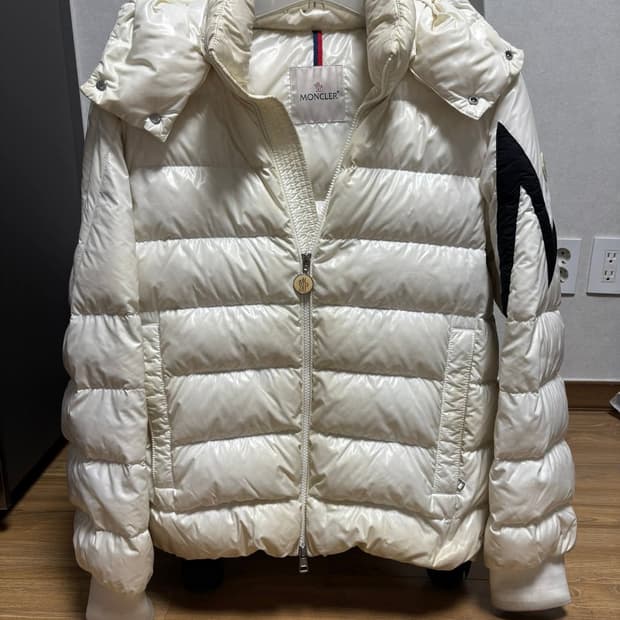 [정품] 몽클레어 유광 나일론 다운 자켓 패딩 화이트 풀구성품 M