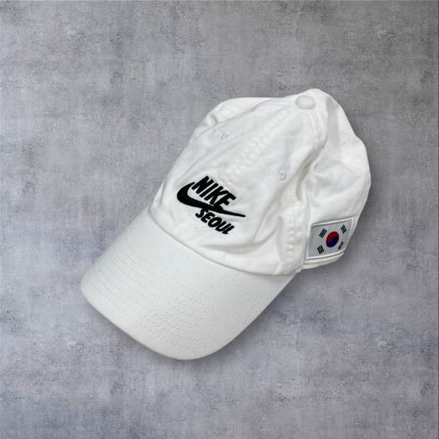 나이키 서울 화이트 컬러 태극기 로고 볼캡