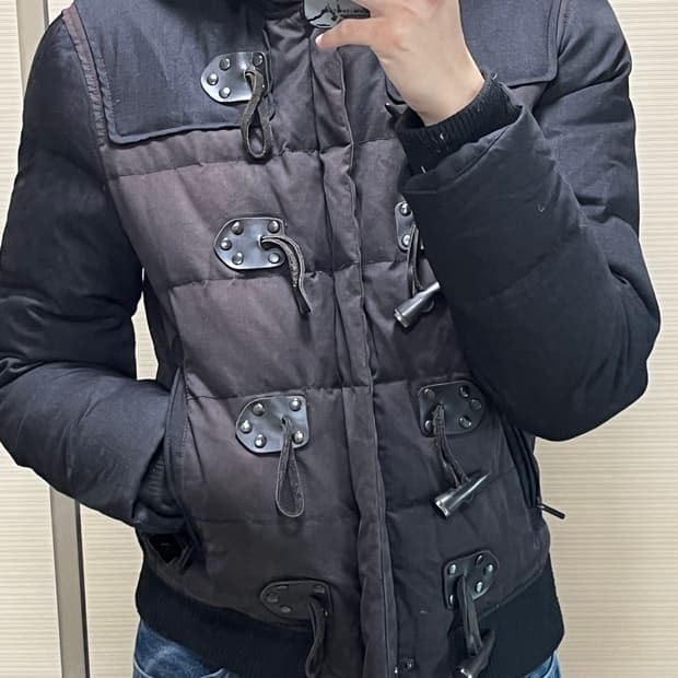 엠포리오 아르마니 패딩