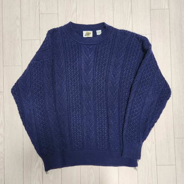 정체모를 니트, 퀄리티를 곁들인