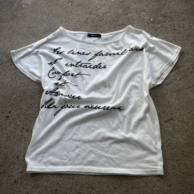 Lettering gold button t