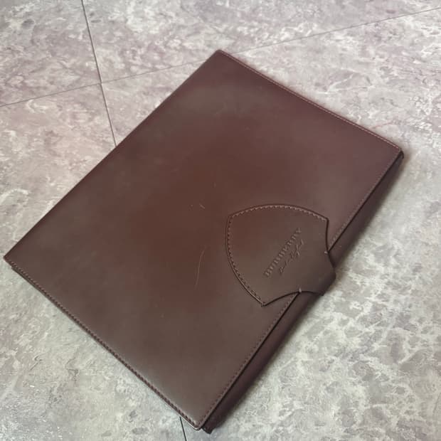버버리 홀더형 파우치(버건디 컬러)A4 수납