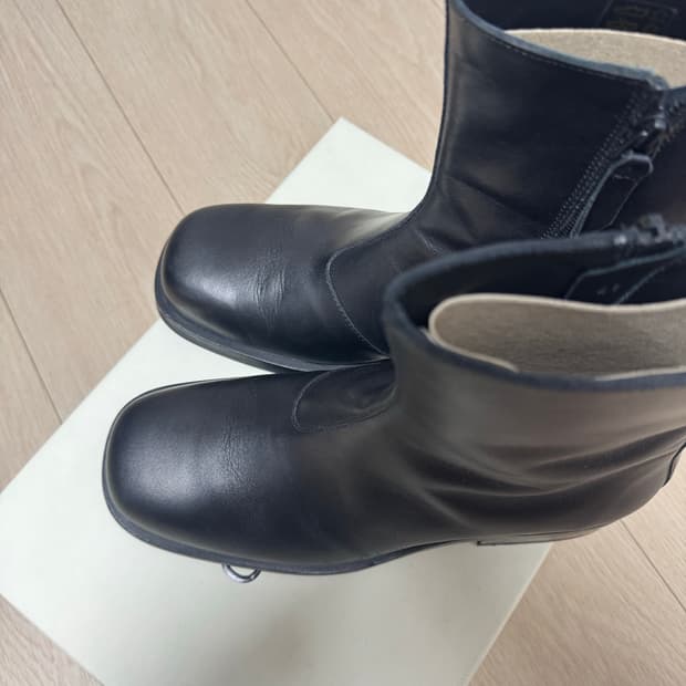 아워레가시 카미온 부츠 41사이즈 판매합니다.