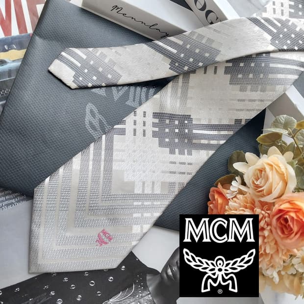 MCM 엠씨엠 실크 그레이 기하 패턴 넥타이 9.4cm A+등급 K289