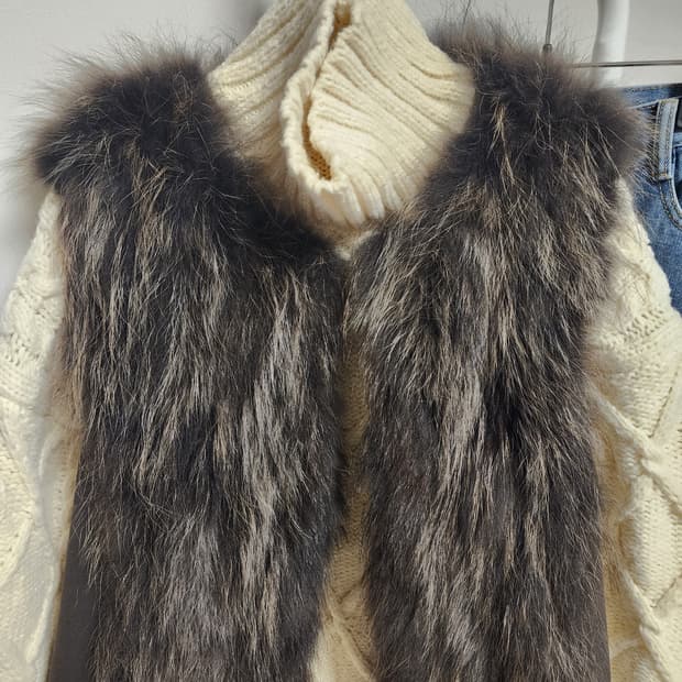 온앤온 리얼 라쿤 무스탕 베스트 조끼