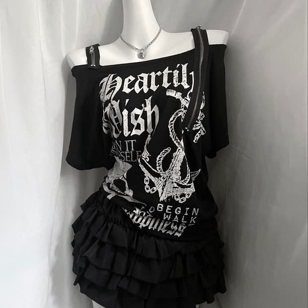 Chu xxx zipper off-shoulder T-shirt 펑크룩