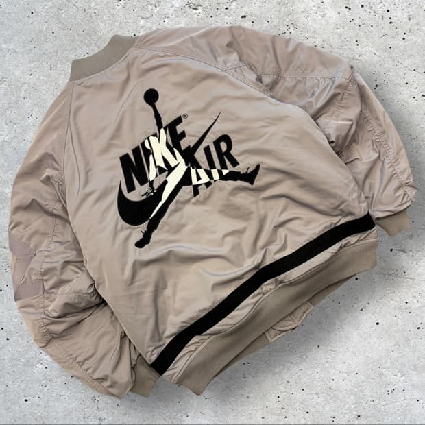 [M] 나이키 점프맨 윙스 조던 봄버 자켓 그레이 B600