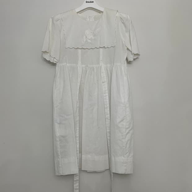 프레클 로즈 자수 베이비돌 원피스