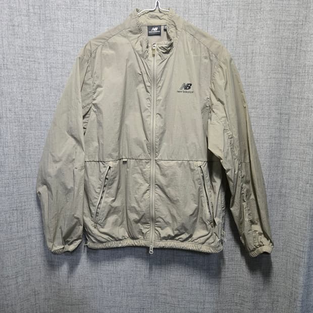 뉴발란스 베이지색 바람막이 자켓 