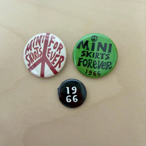 캐피탈 1996 motif pins