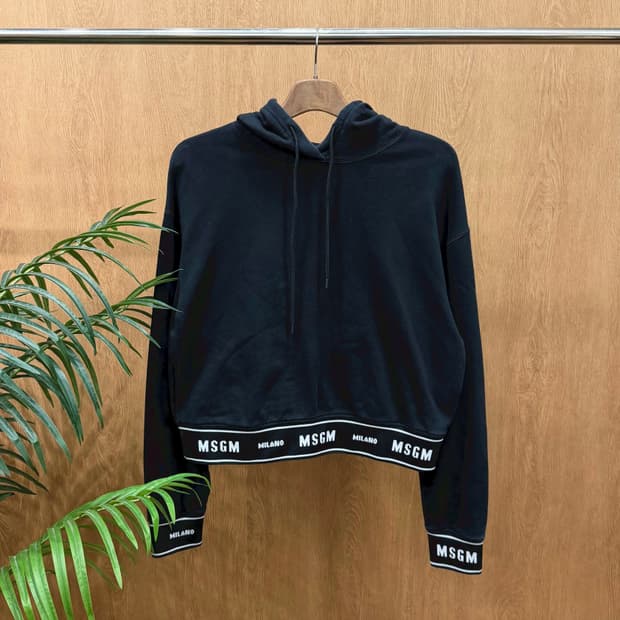 MSGM 크롭 긴팔 후드 티셔츠 밑단 소매 로고 밴드 스트링 디테일 블랙