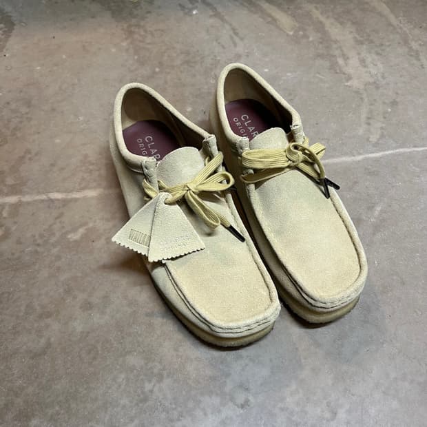 255) 클락스 왈라비 스웨이드 메이플