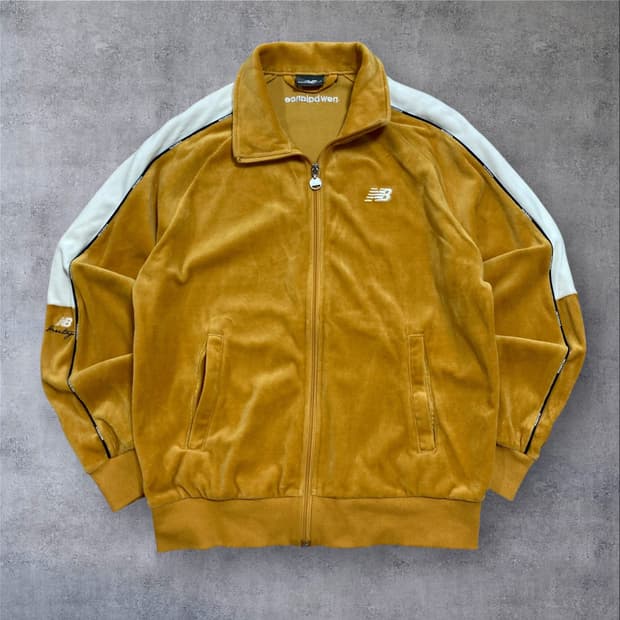 뉴발란스 스몰 로고 사이드 라인 옐로우 벨벳 트랙탑 져지