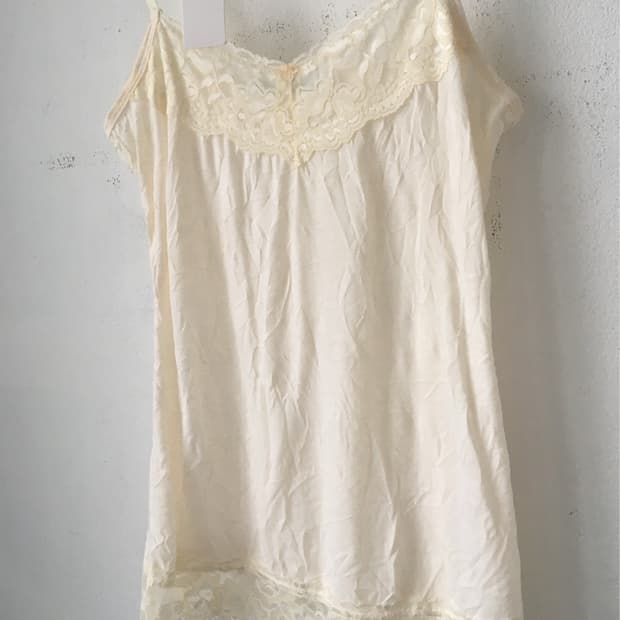 Lace point sleeveless