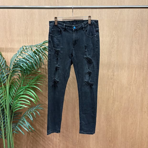 크리스찬 디올 데님 팬츠 디스트로이드 후면 로고 패치 메탈 디테일 블랙