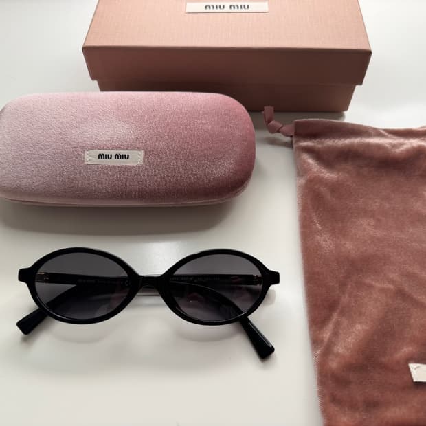 미우미우 리가드 선글라스 Miu miu regard sunglasses