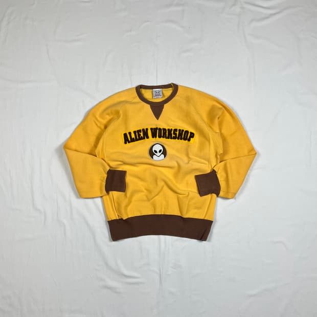 90’s alien workshop 스펠아웃 로고 맨투맨