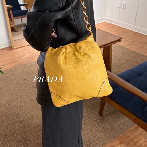 프라다 레더 체인백