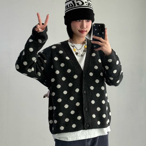 뱅뱅 차콜 도트 가디건
